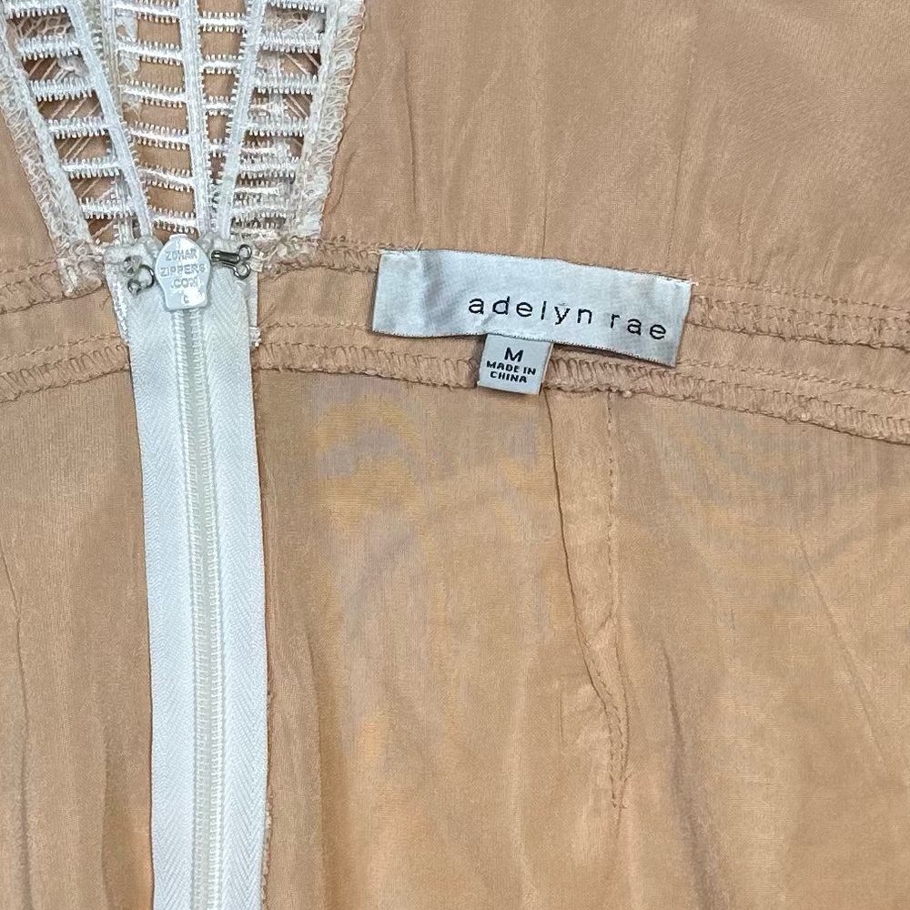 Beautiful Adelyn Rae Romper size medium. - Picture 4 of 4